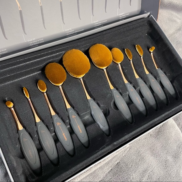 10 Piece Mermaid Makeup Brush Set 🧜🏻‍♀️ - Picture 2 of 9